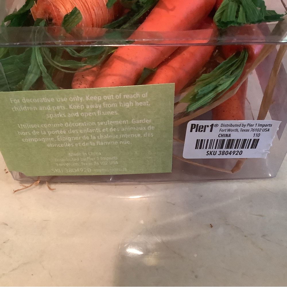 Pier 1 Hello Spring Raffia & Carrots Table Scatter - NEW - Picture 2 of 4